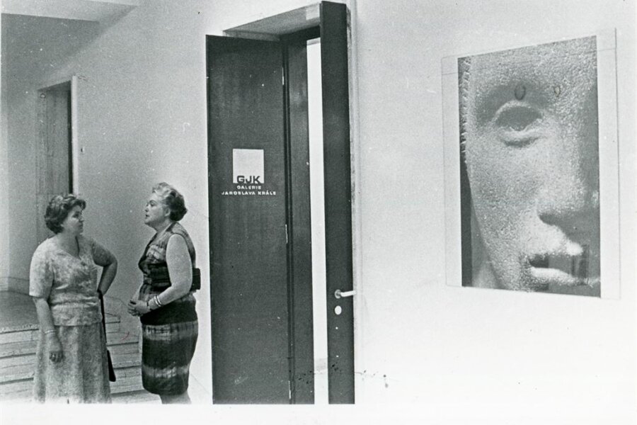 vpravo paní Kroupová